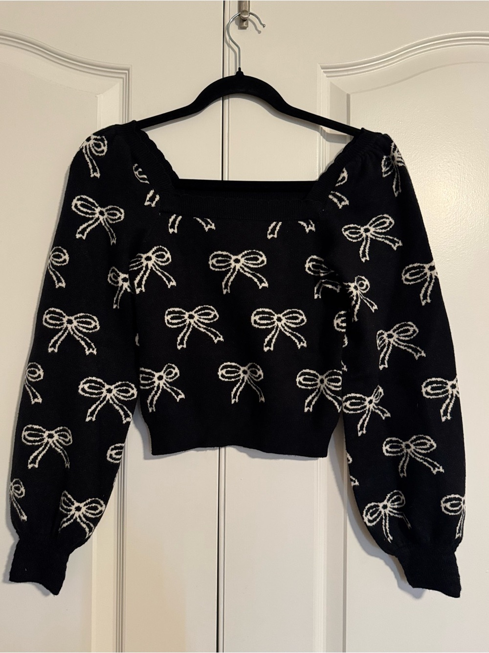 Black Cropped Sweater with White Bow Motif